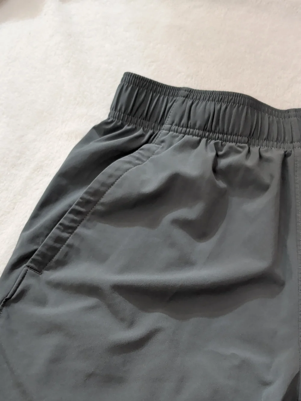 Like New Men's Medium Gray Under Armor Shorts